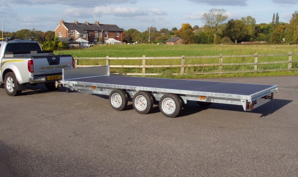 Extra 3rd Axle with wheels and Tyres 4 stud
