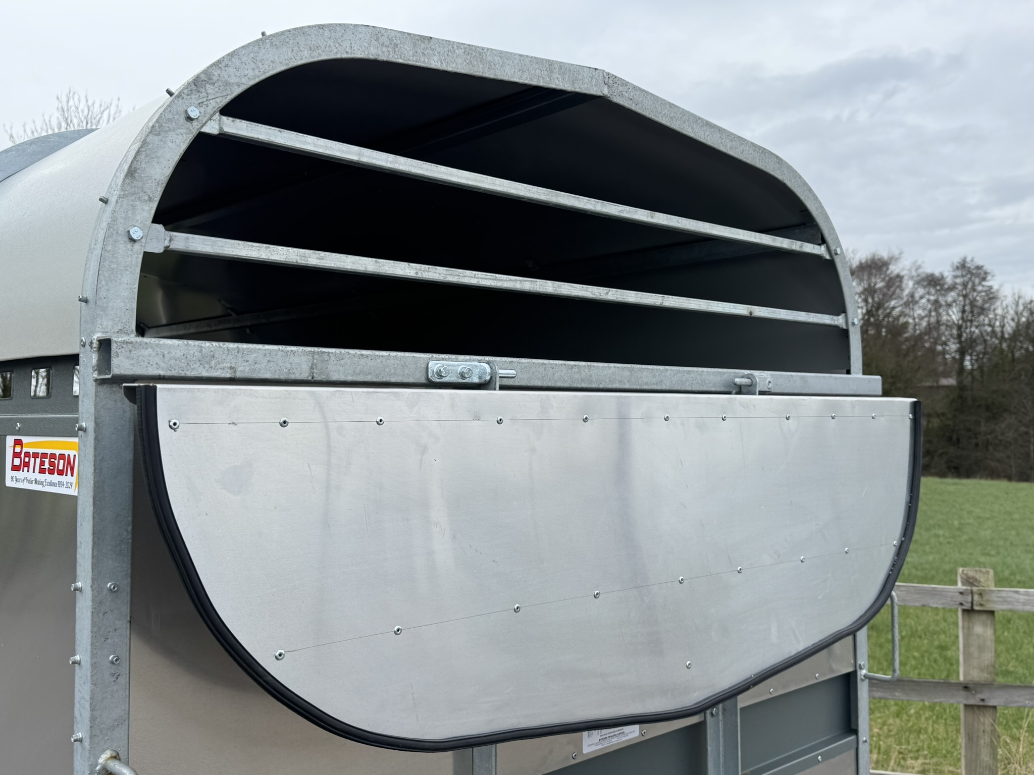 42LT 10' x 5' Livestock Trailer - Image 9