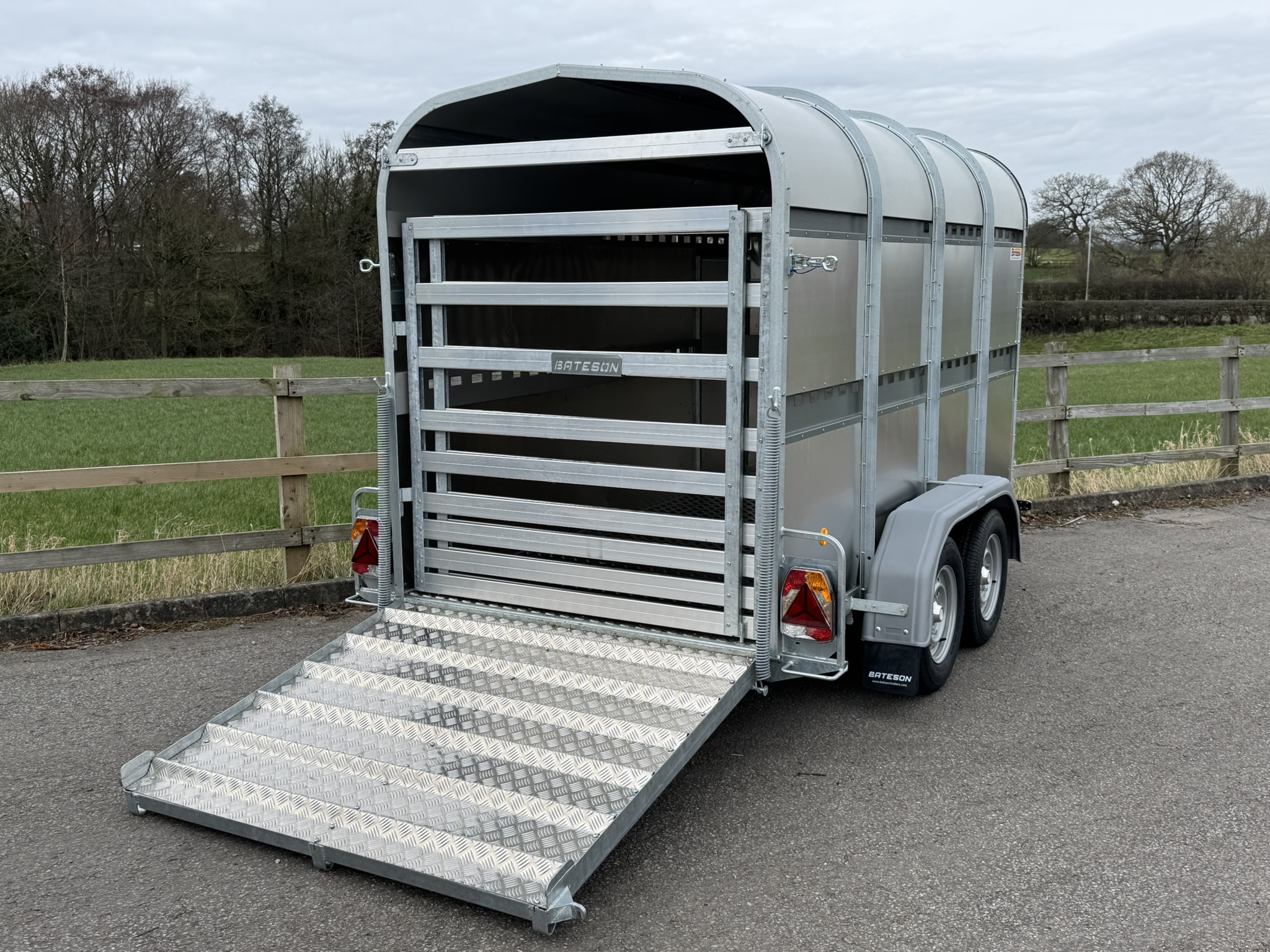 42LT 10' x 5' Livestock Trailer - Image 4