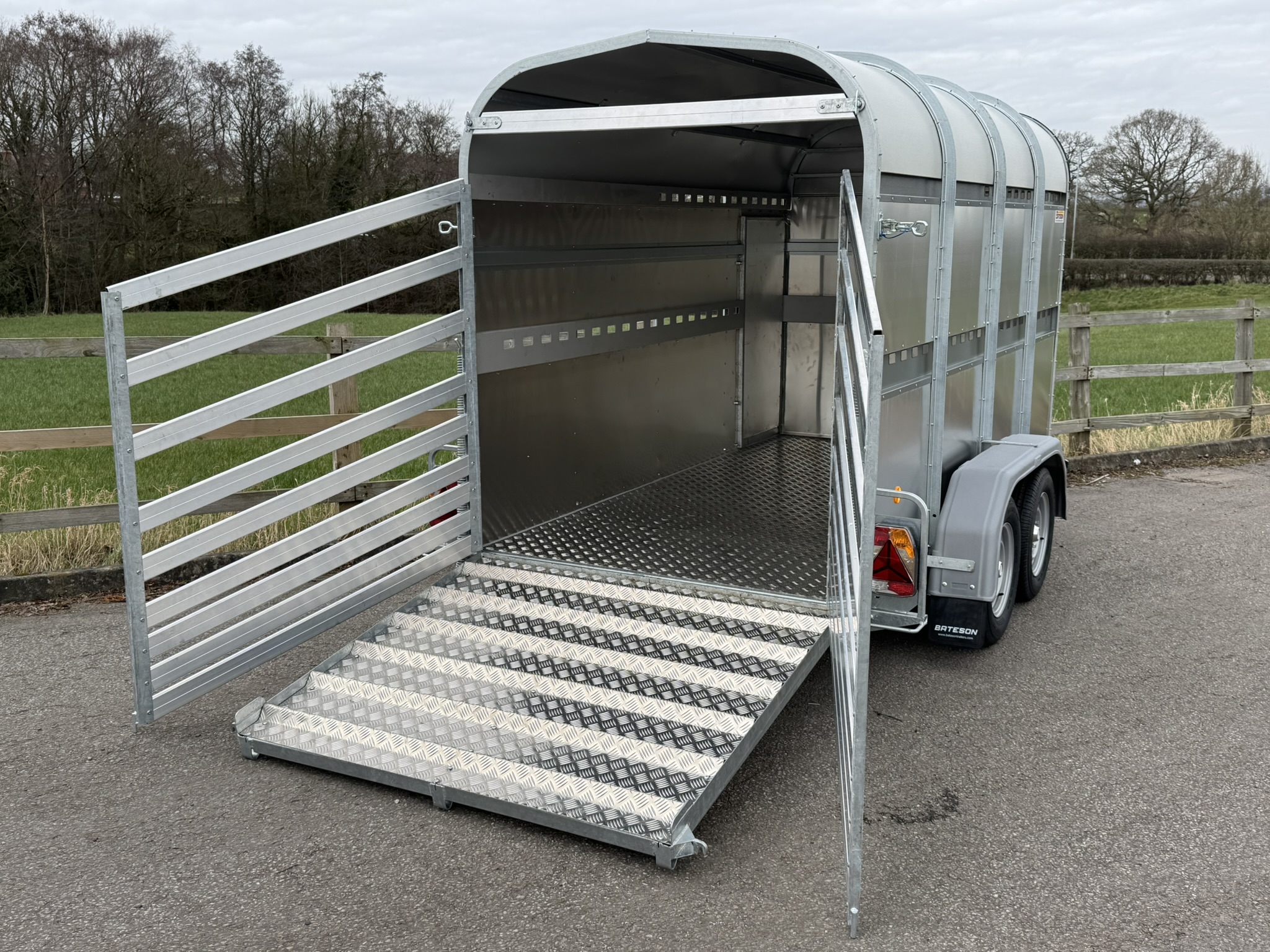 42LT 10' x 5' Livestock Trailer - Image 5