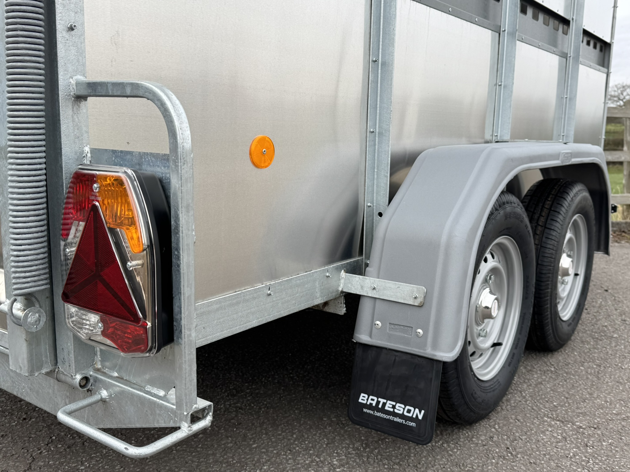 42LT 10' x 5' Livestock Trailer - Image 7