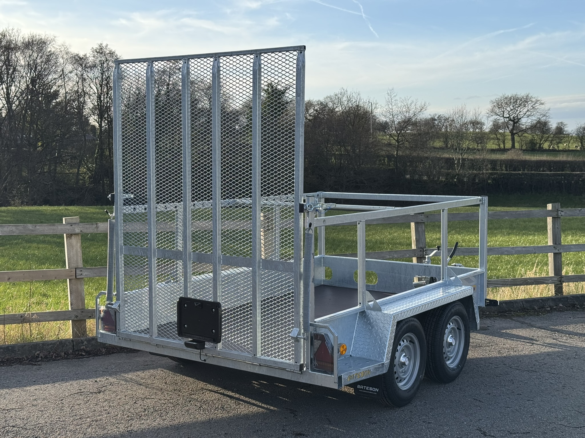 1100ltr Bin Trailers - Image 3
